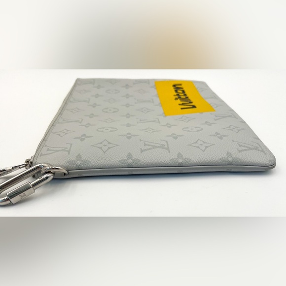 Louis Vuitton White Monogram Antarctica Zip Pouch O-Case Clutch - Picture 3 of 9